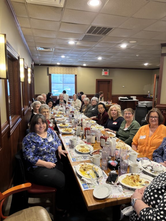 april12lamppostdiner1.jpg