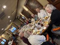 april12lamppostdiner2_small.jpg